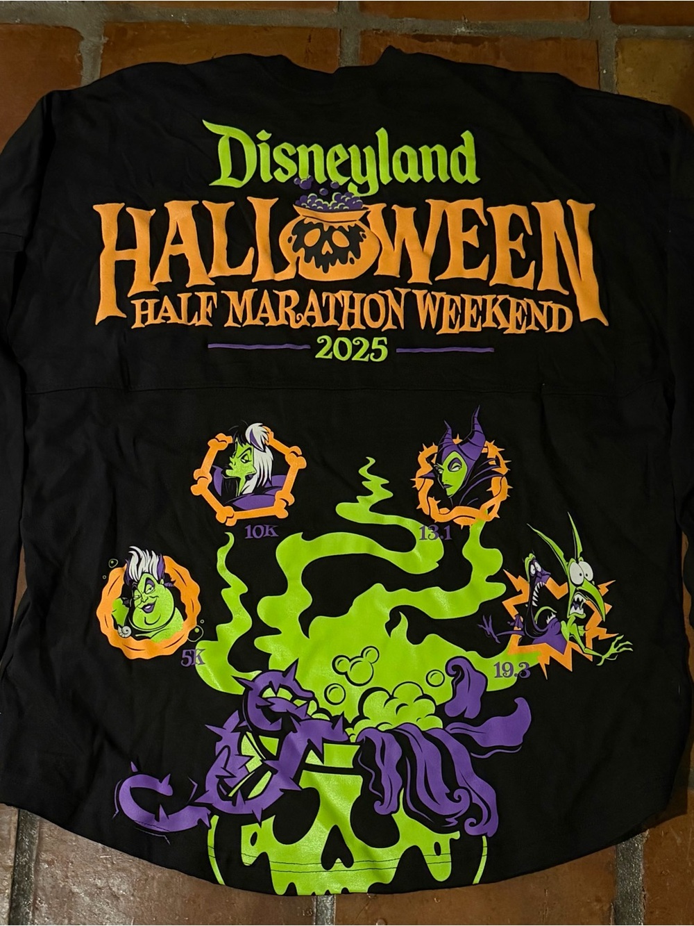 NWT Disney Halloween 2025 Half Marathon M Spirit Jersey Black Glow In The Dark